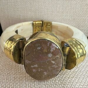 Vintage Brass & Bovine Bone bohemian-style hinged bangle bracelet w/Agate Stone